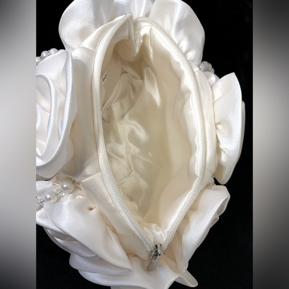 Women’s White Satin Floral Handbag - Picture 10 of 12